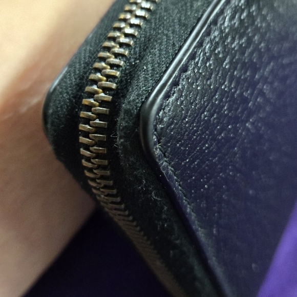 Gucci Animalier Bee Black Leather Zip Around Long Wallet - Picture 4 of 12